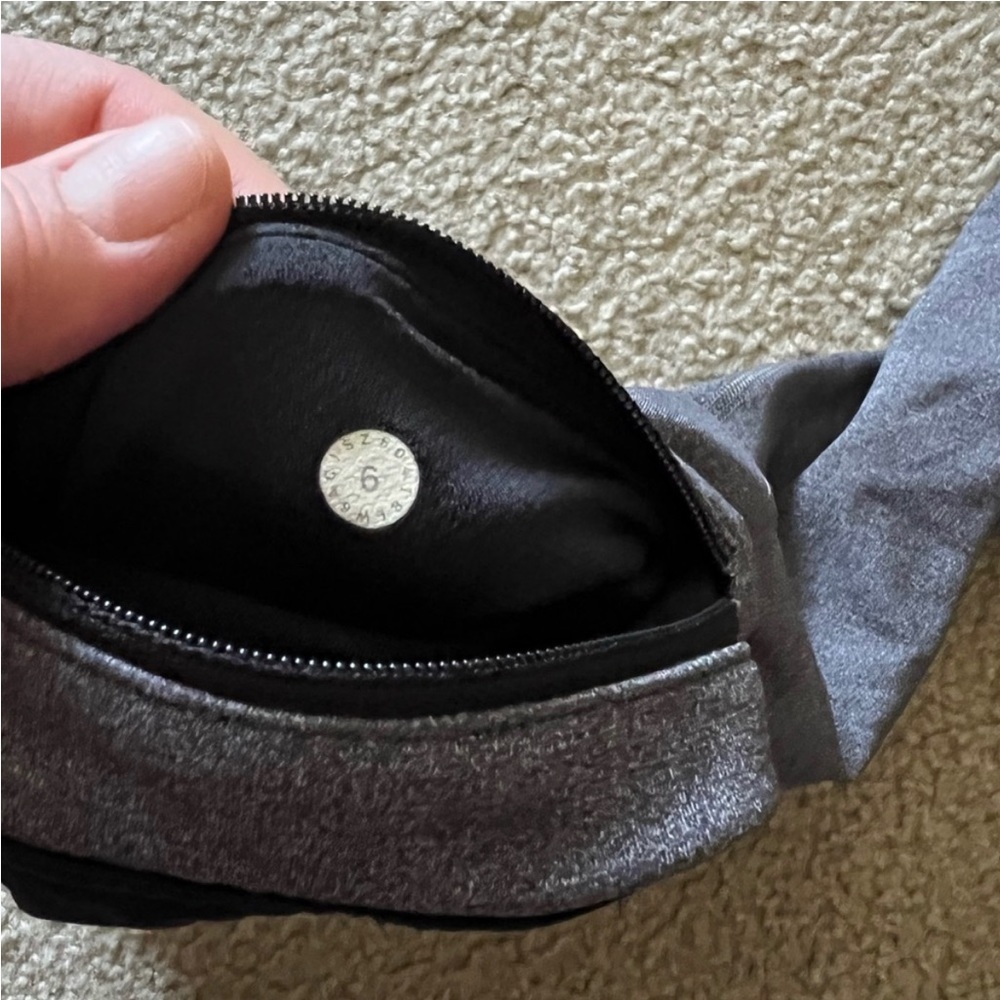 Lululemon - Picture 3 of 3